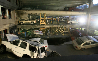 Illustration for article titled Atlanta Parking Garage Collapse Carnage Mega-Gallery